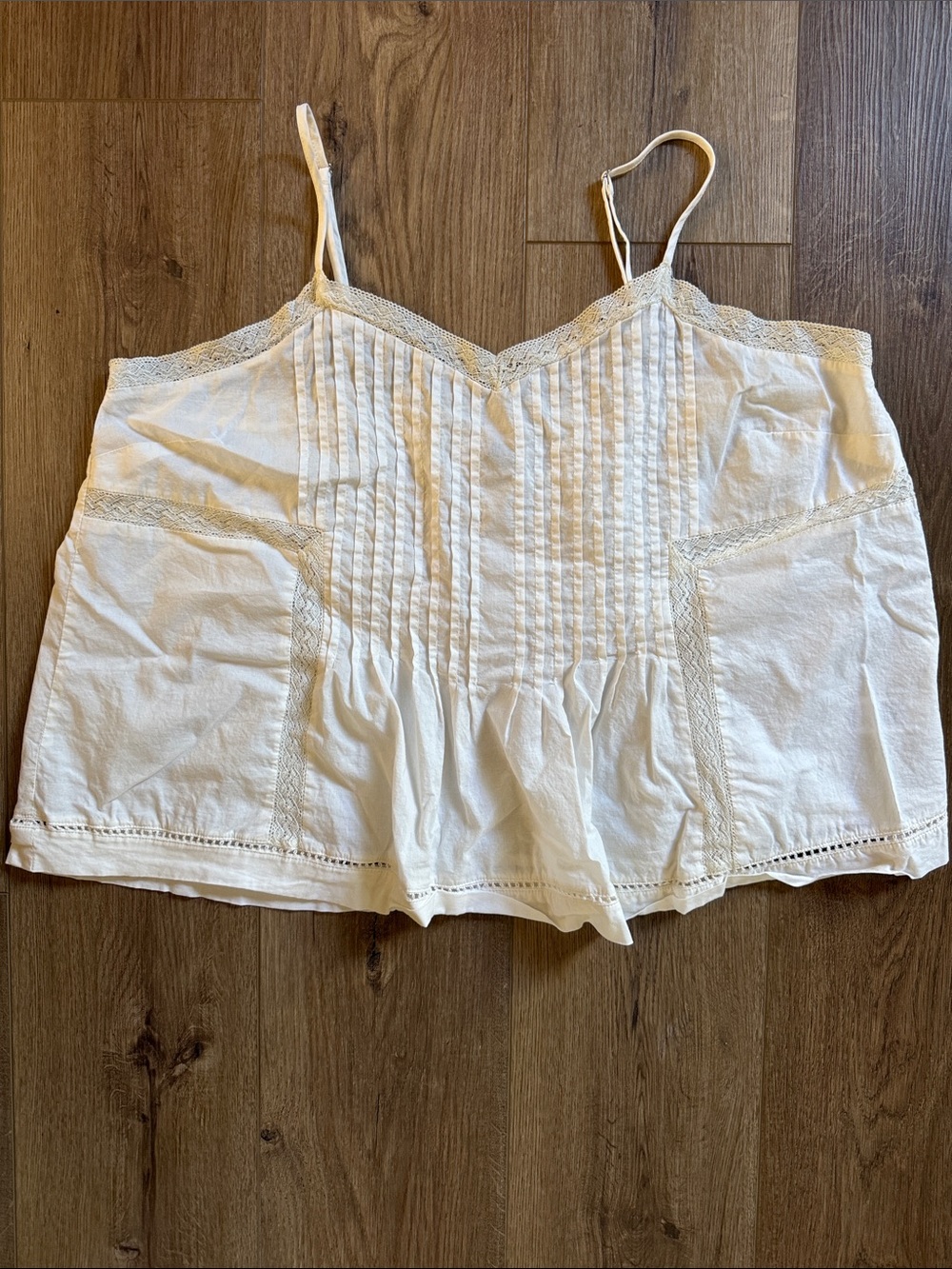 Universal Thread White Lace-Trim Pintuck Cami Tank NWOT